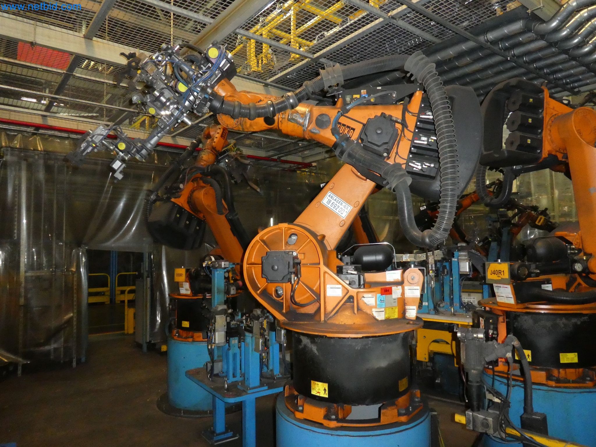 Robots, welding equipment and assembly accessories from the automotive industry-33