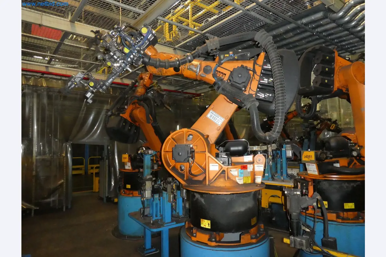 Robots, welding equipment and assembly accessories from the automotive industry-33