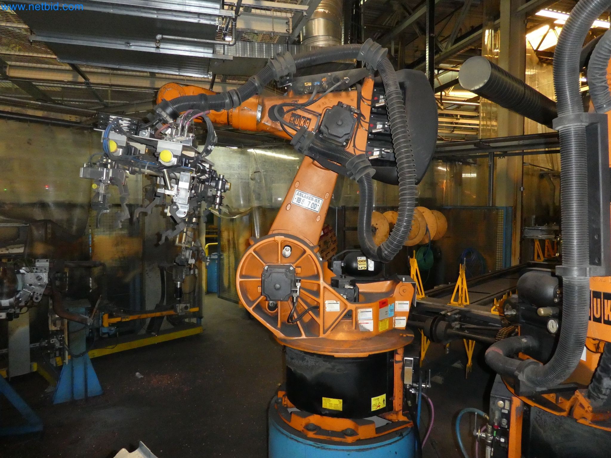 Robots, welding equipment and assembly accessories from the automotive industry-34