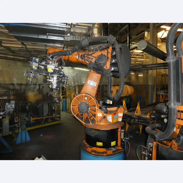 Robots, welding equipment and assembly accessories from the automotive industry-34