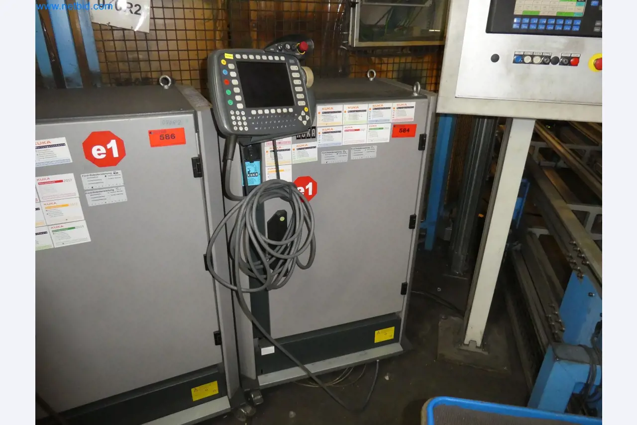 Robots, welding equipment and assembly accessories from the automotive industry-35