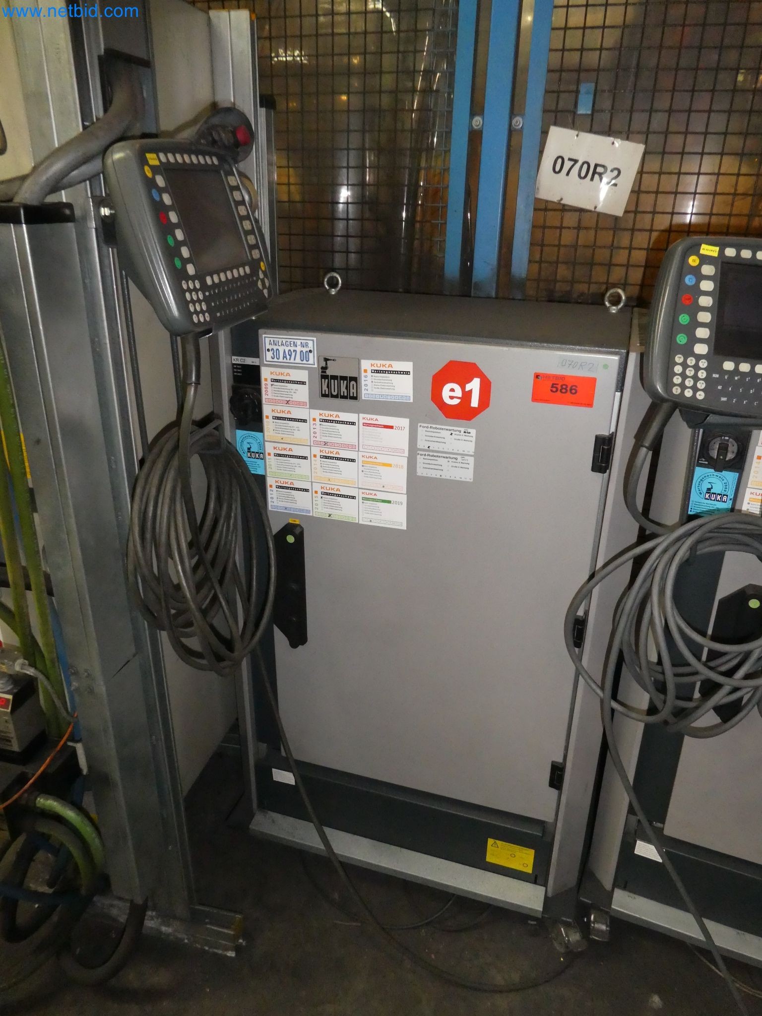 Robots, welding equipment and assembly accessories from the automotive industry-37