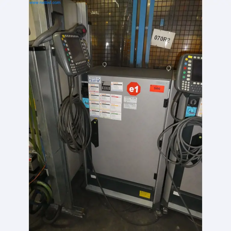 Robots, welding equipment and assembly accessories from the automotive industry-37