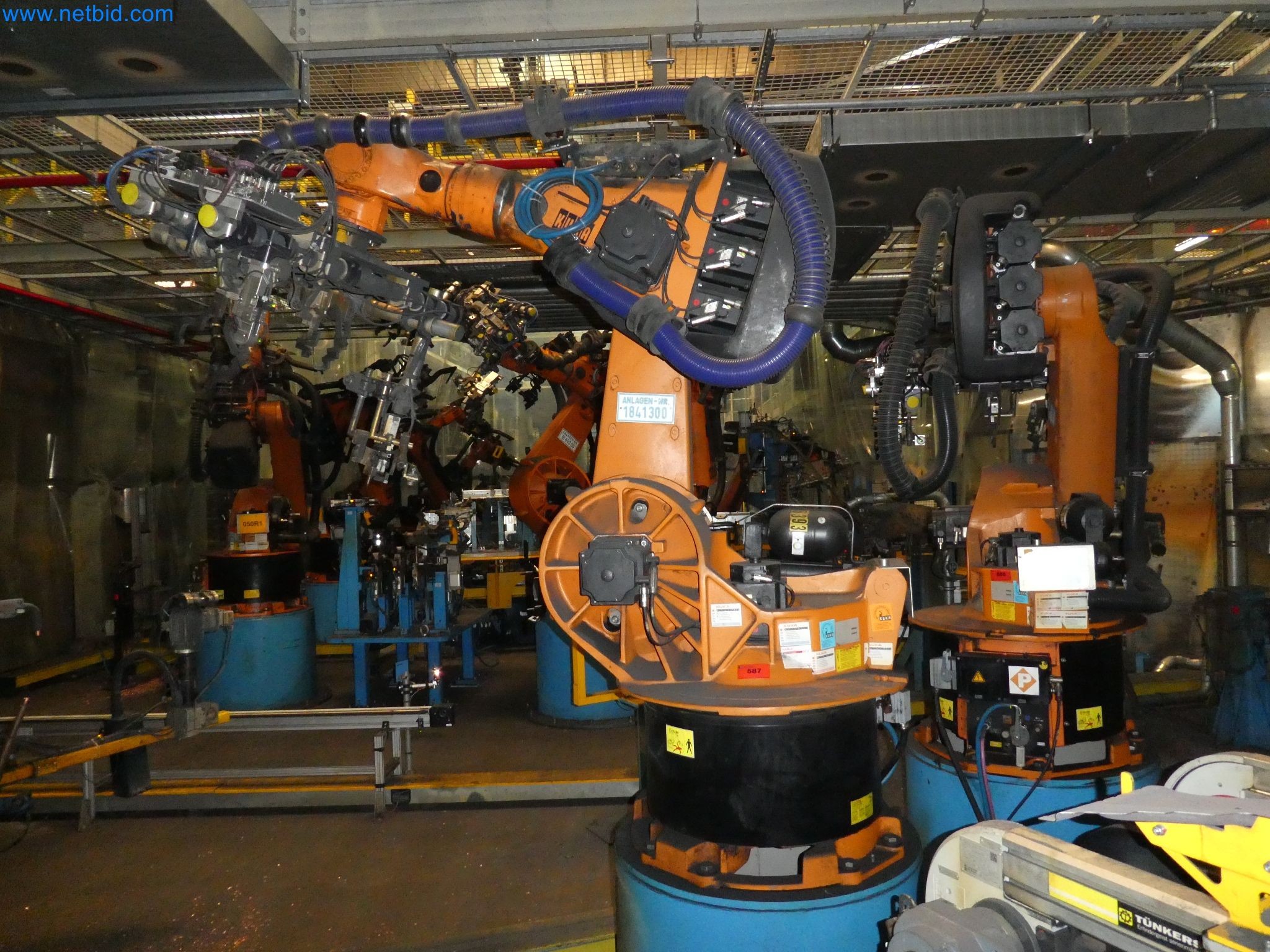 Robots, welding equipment and assembly accessories from the automotive industry-38
