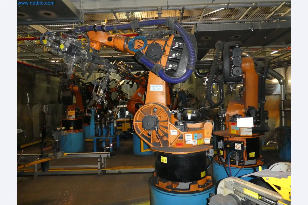 Robots, welding equipment and assembly accessories from the automotive industry-38