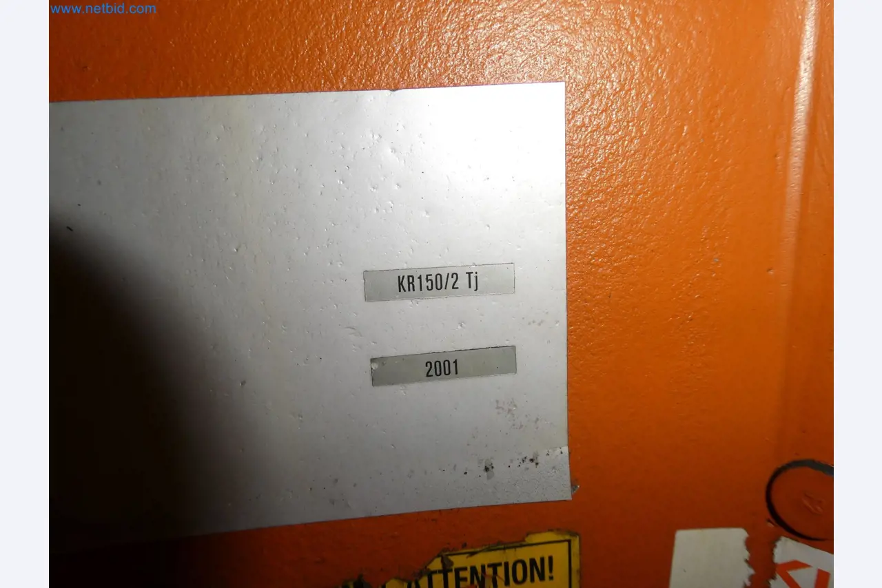 Robots, welding equipment and assembly accessories from the automotive industry-39