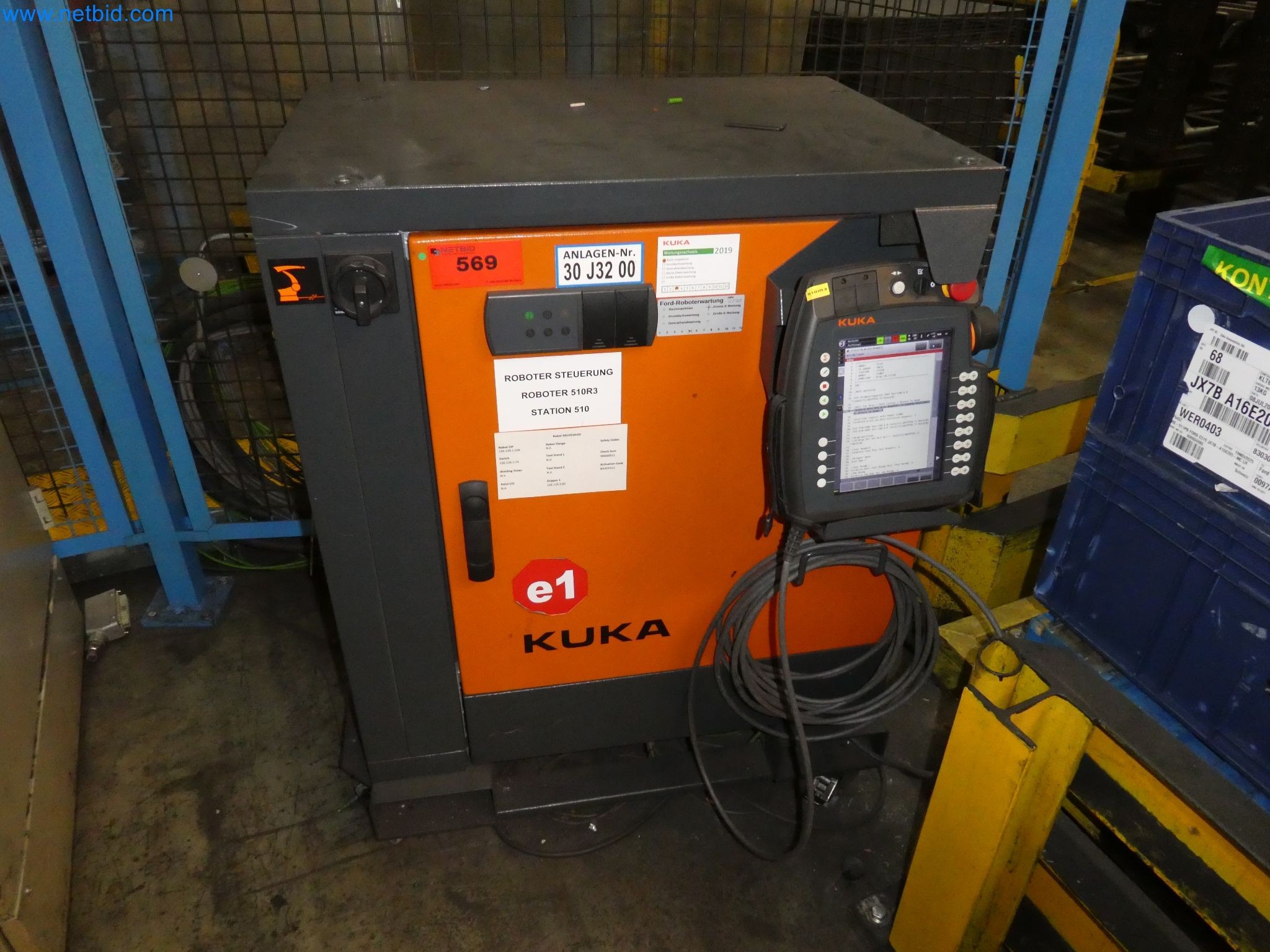 Robots, welding equipment and assembly accessories from the automotive industry-3