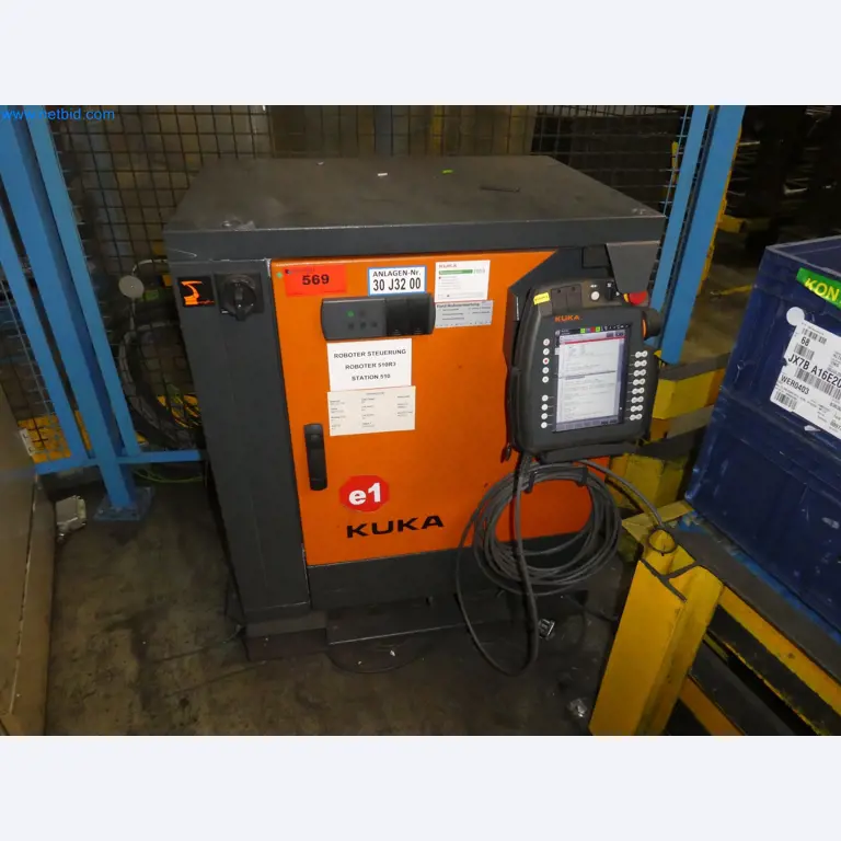 Robots, welding equipment and assembly accessories from the automotive industry-3