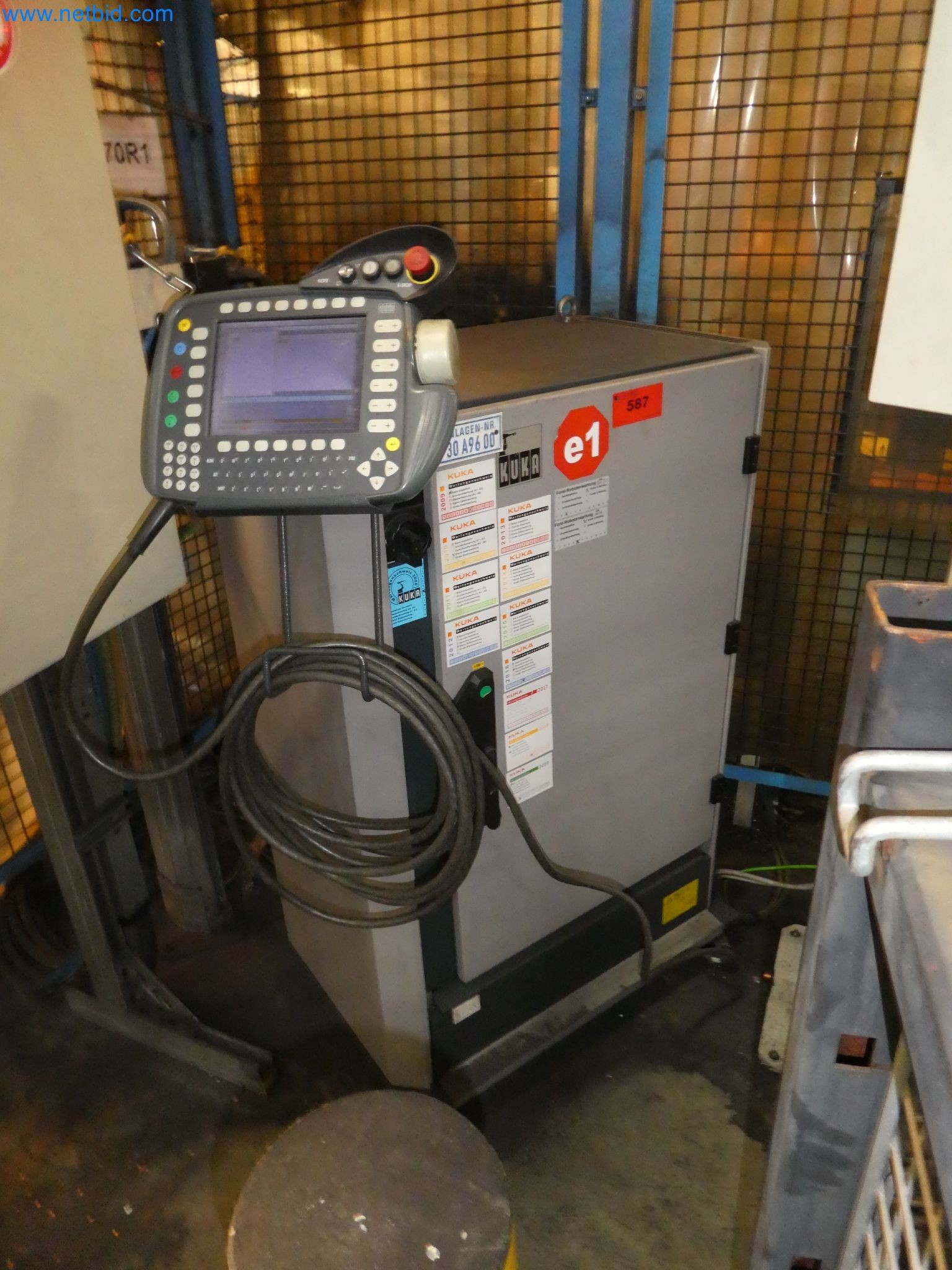 Robots, welding equipment and assembly accessories from the automotive industry-40