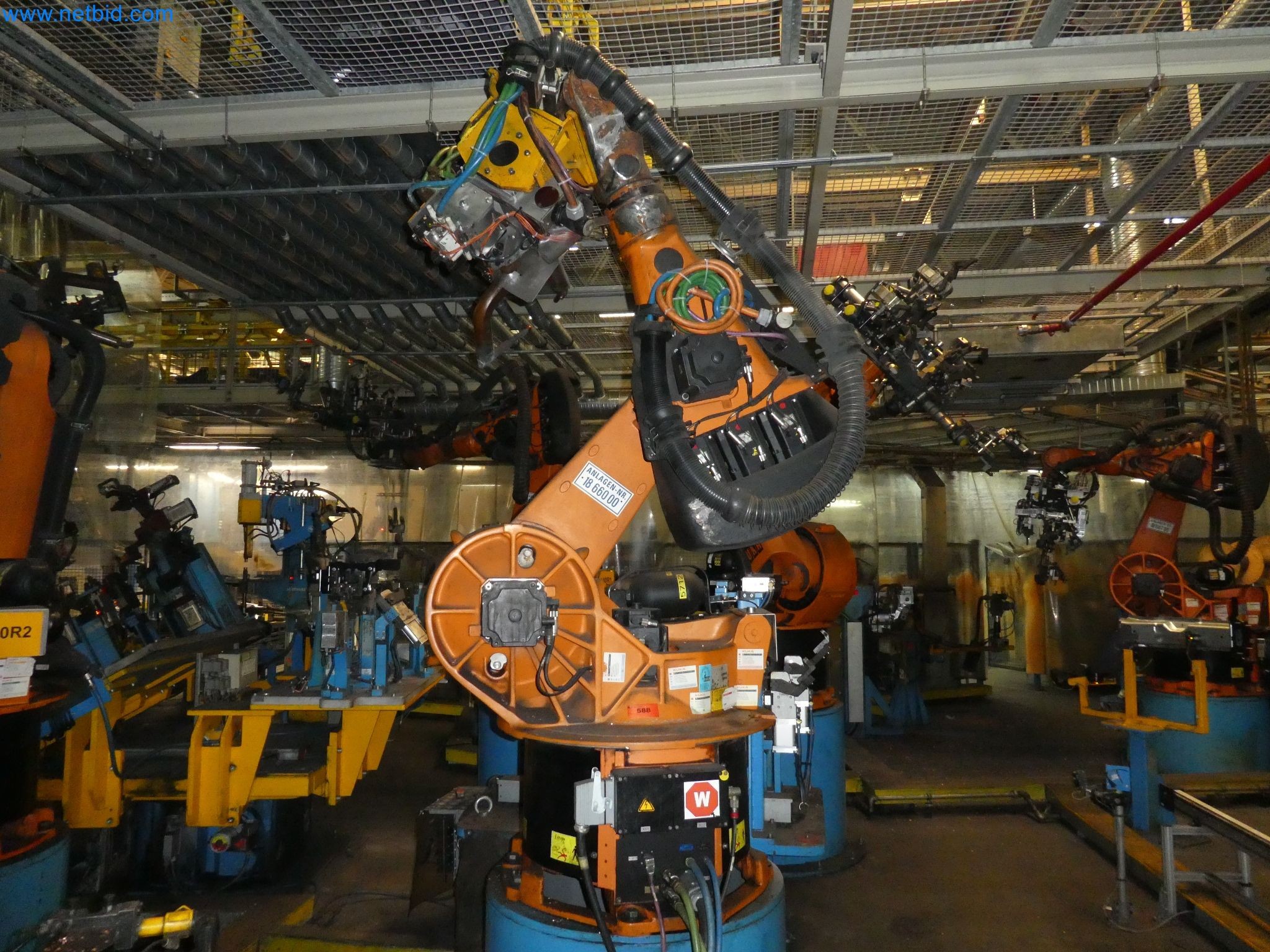 Robots, welding equipment and assembly accessories from the automotive industry-42