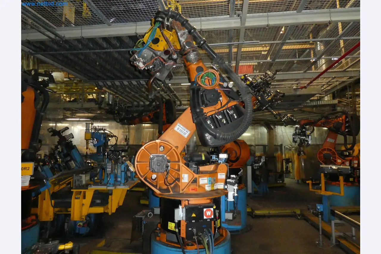 Robots, welding equipment and assembly accessories from the automotive industry-42