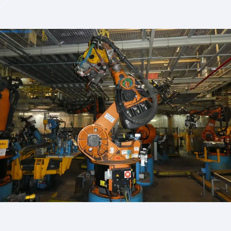 Robots, welding equipment and assembly accessories from the automotive industry-42