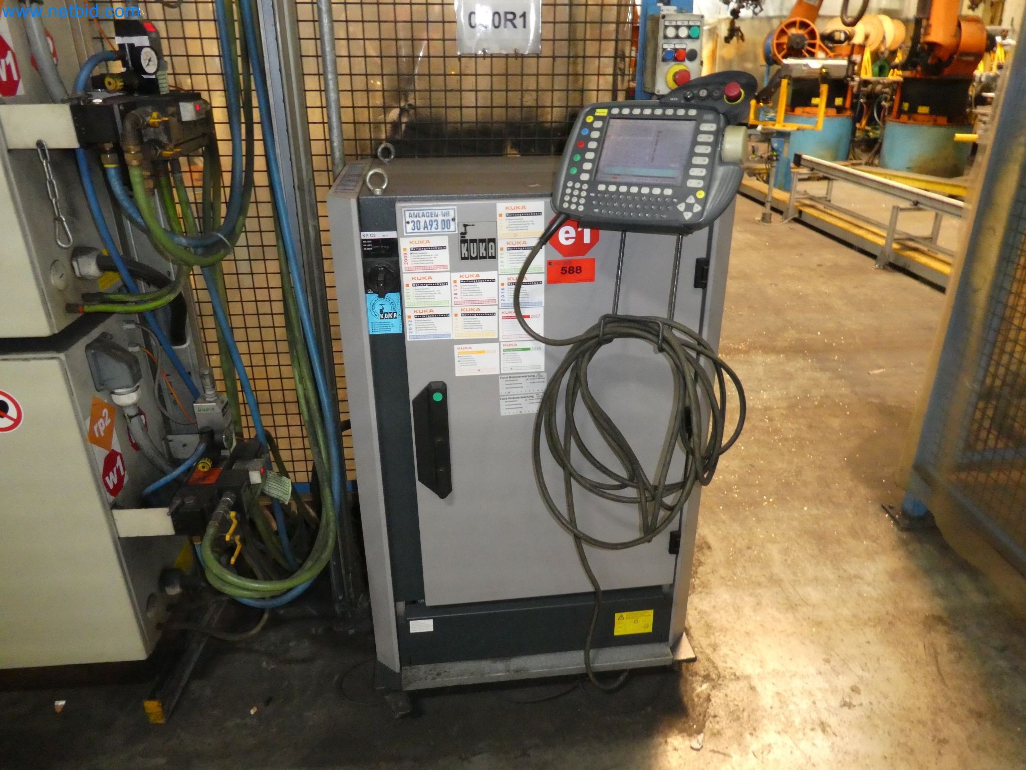 Robots, welding equipment and assembly accessories from the automotive industry-43