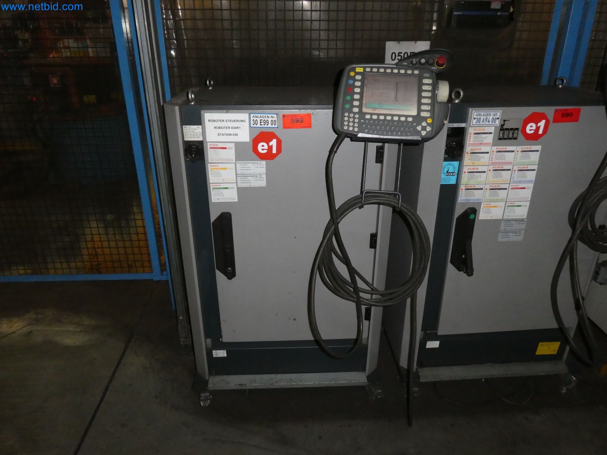 Robots, welding equipment and assembly accessories from the automotive industry-44