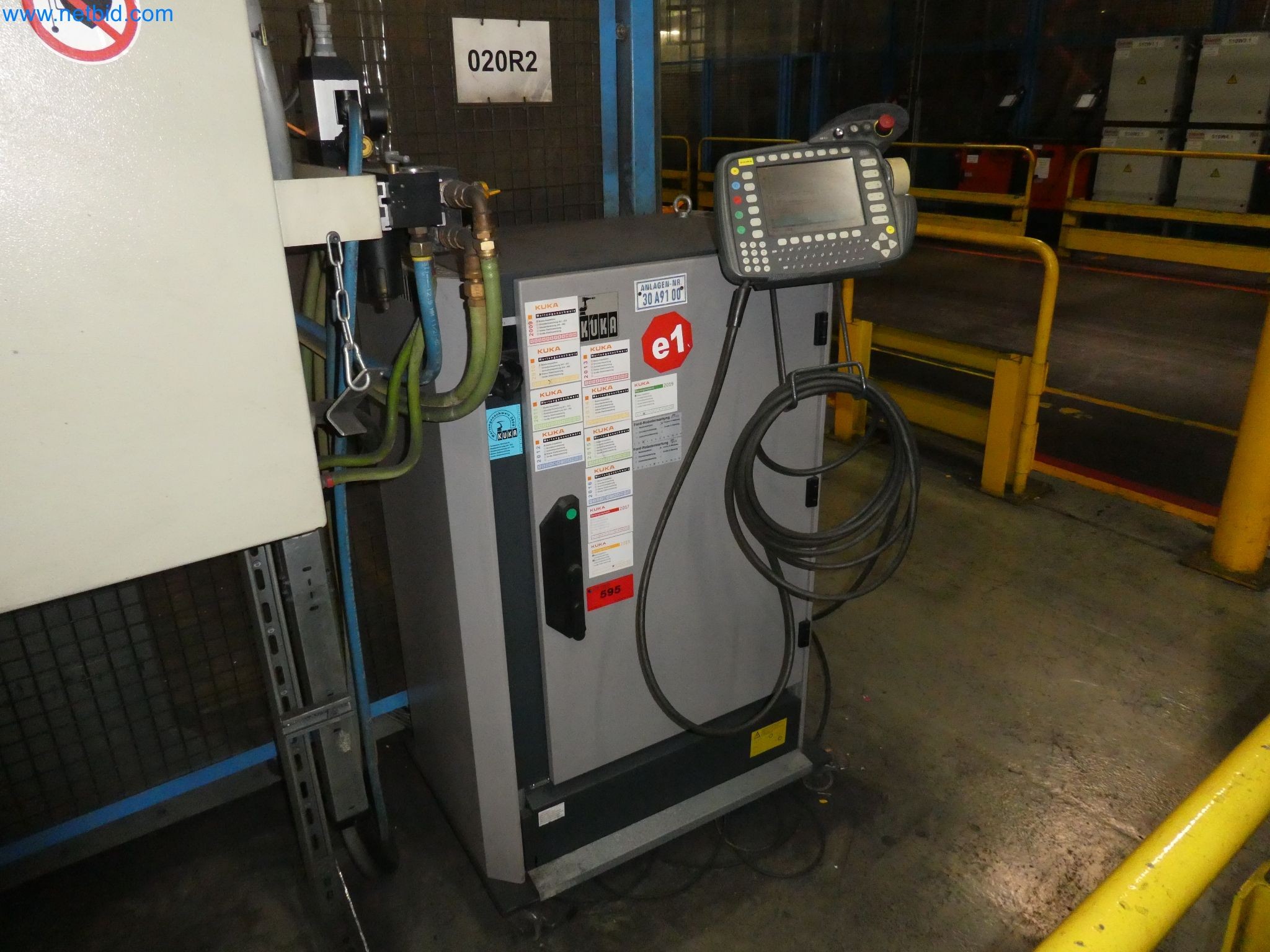 Robots, welding equipment and assembly accessories from the automotive industry-46