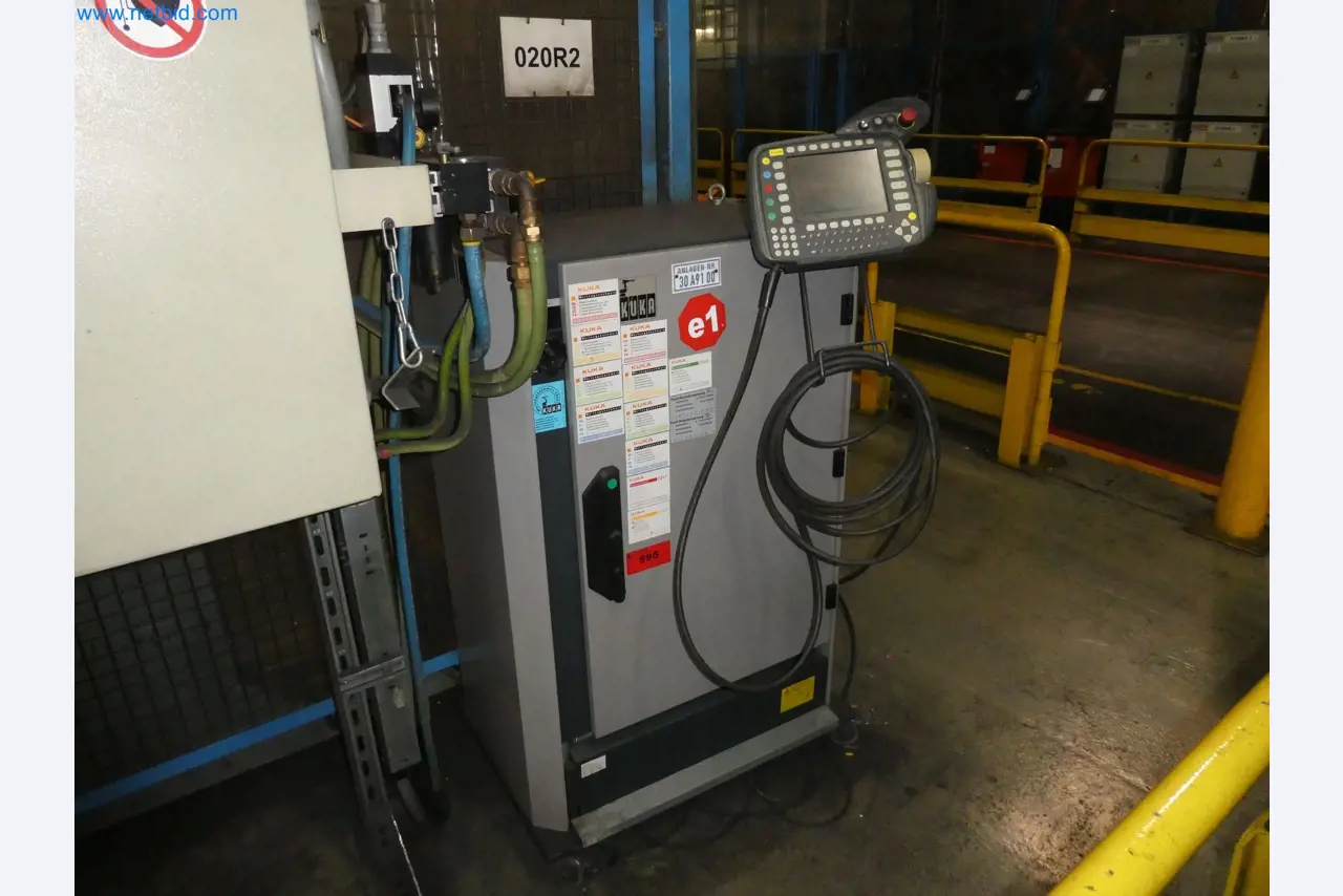 Robots, welding equipment and assembly accessories from the automotive industry-46