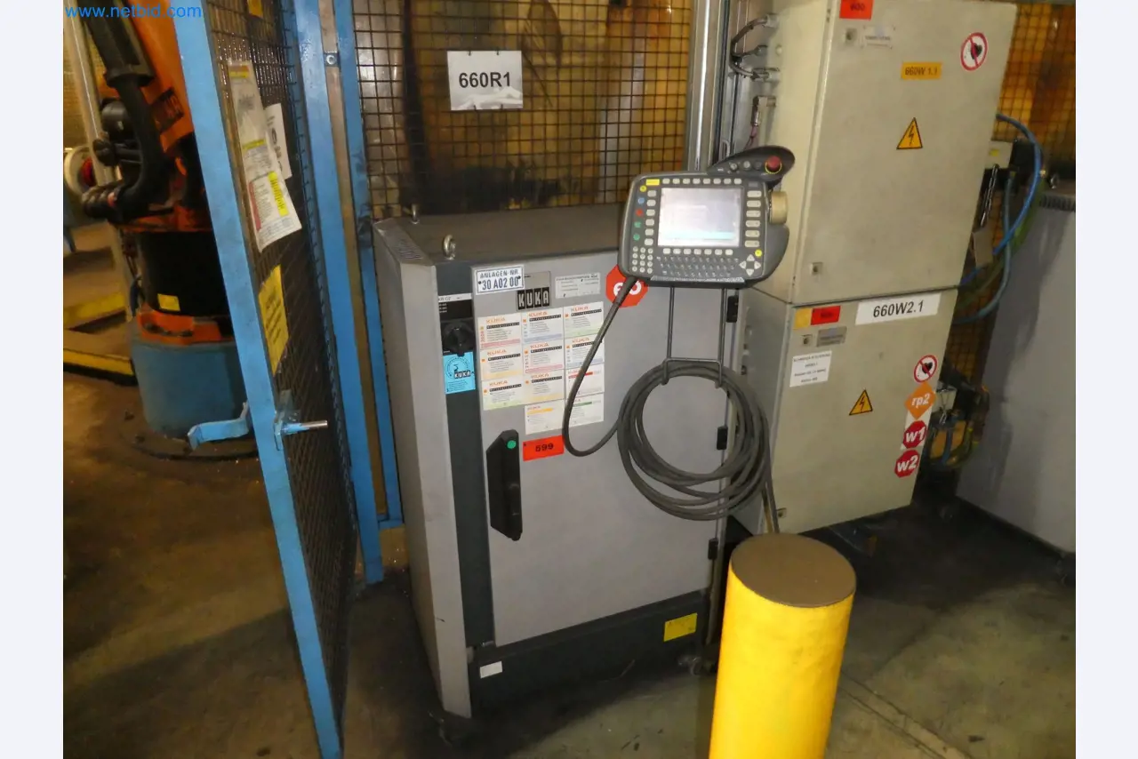 Robots, welding equipment and assembly accessories from the automotive industry-51