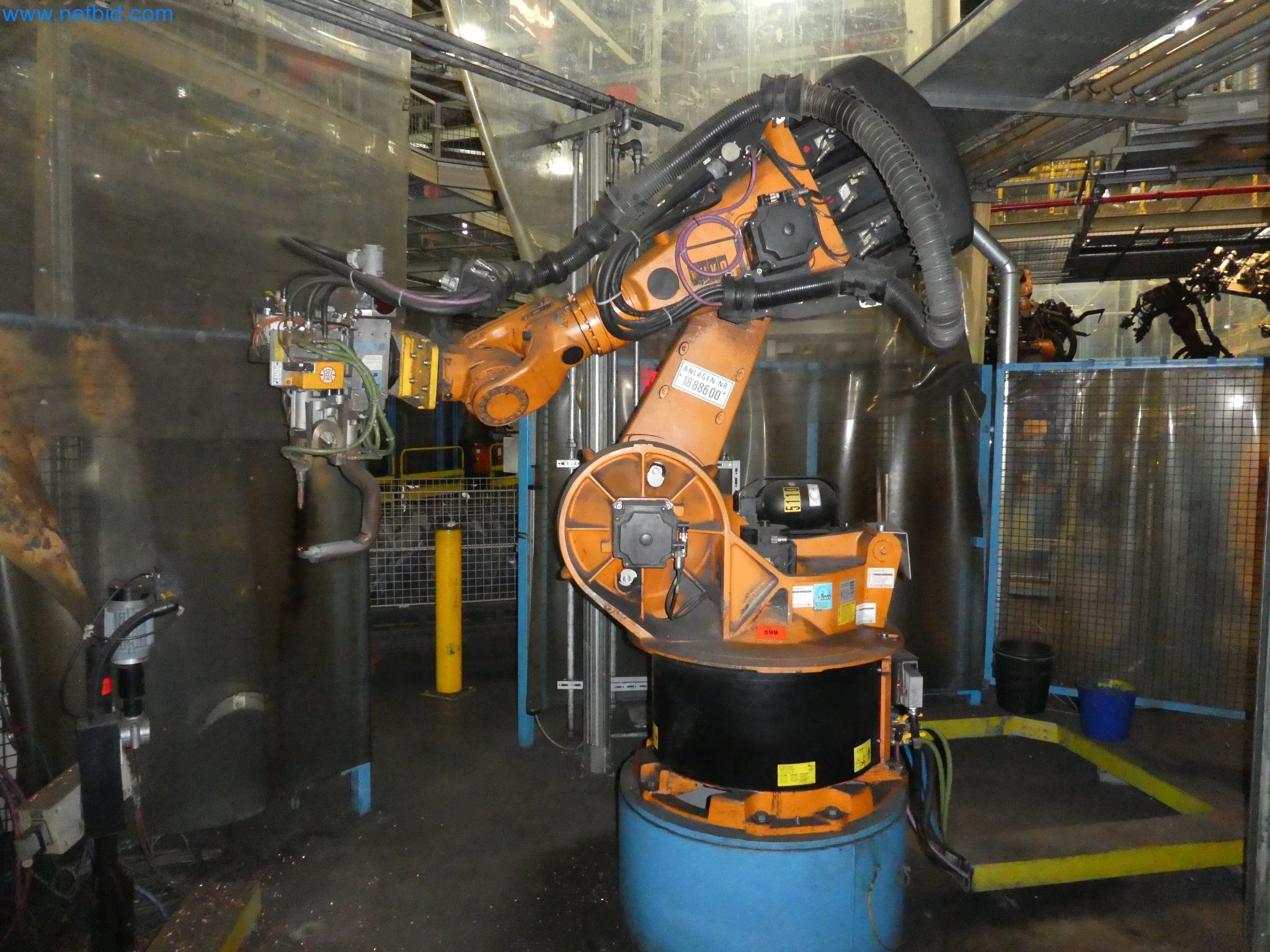 Robots, welding equipment and assembly accessories from the automotive industry-52