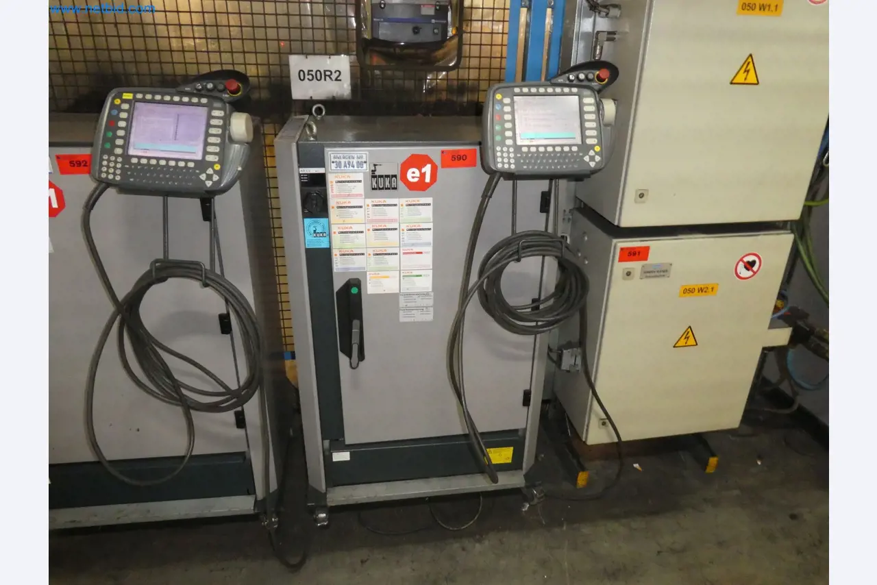 Robots, welding equipment and assembly accessories from the automotive industry-54