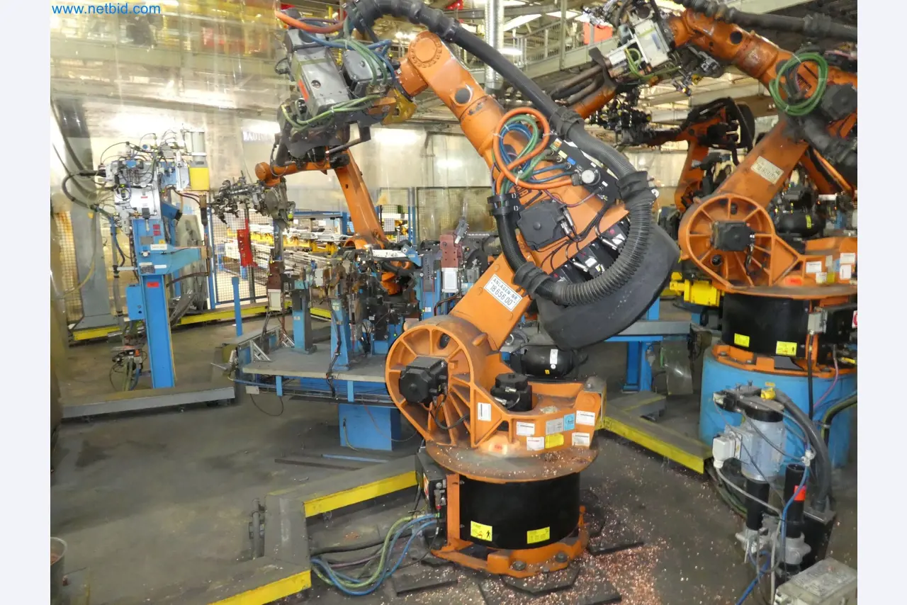 Robots, welding equipment and assembly accessories from the automotive industry-56