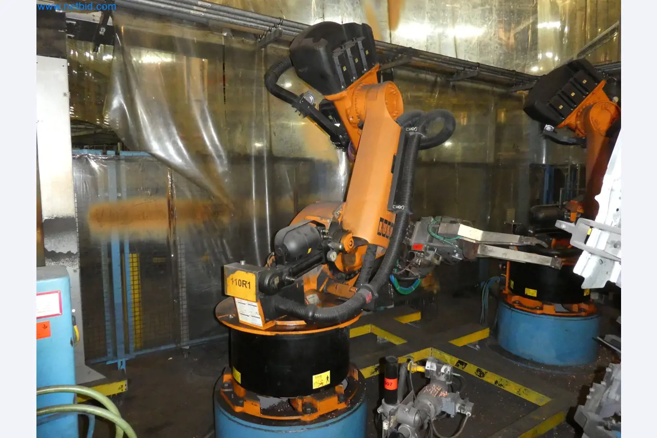 Robots, welding equipment and assembly accessories from the automotive industry-59