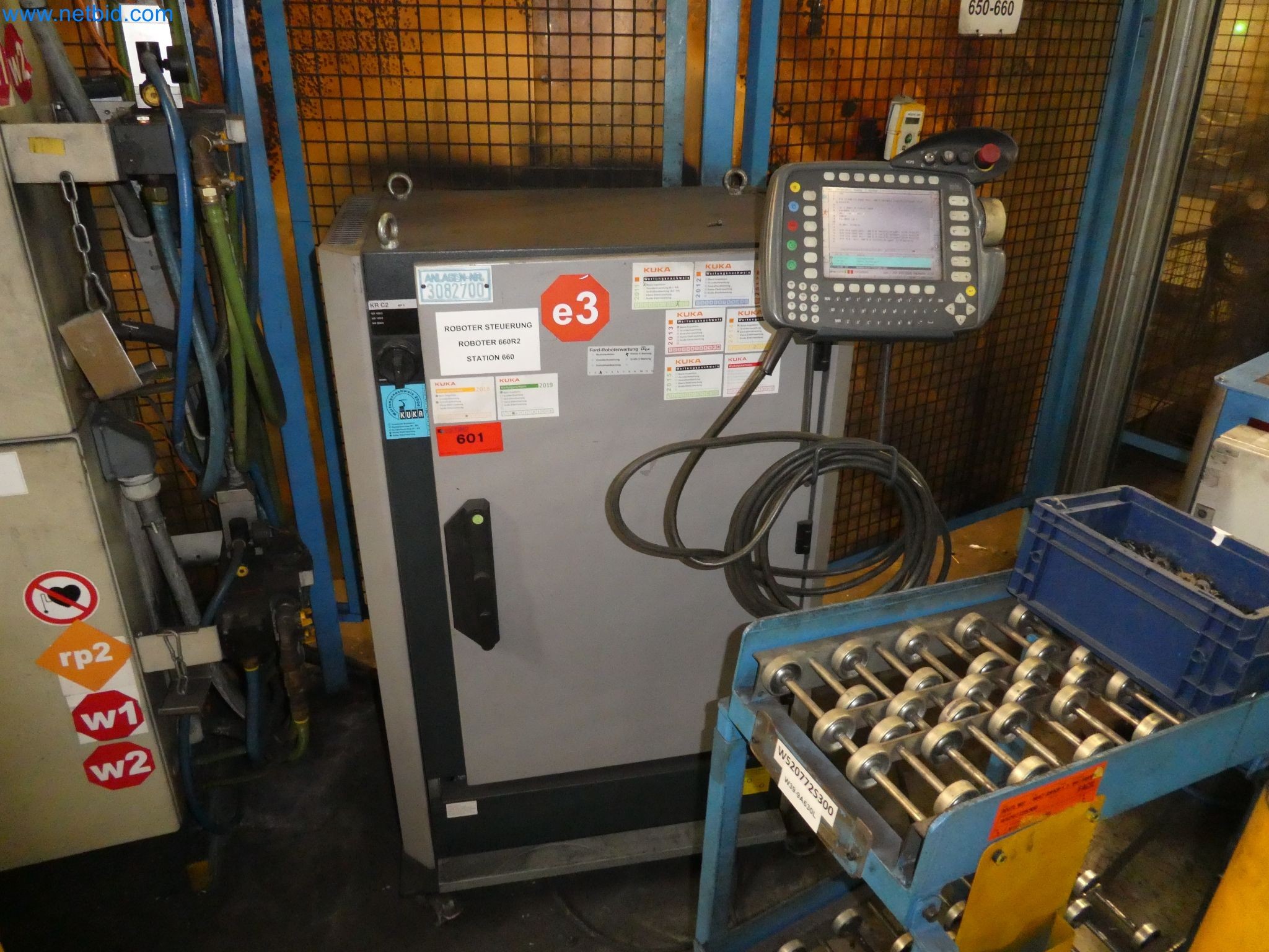 Robots, welding equipment and assembly accessories from the automotive industry-60