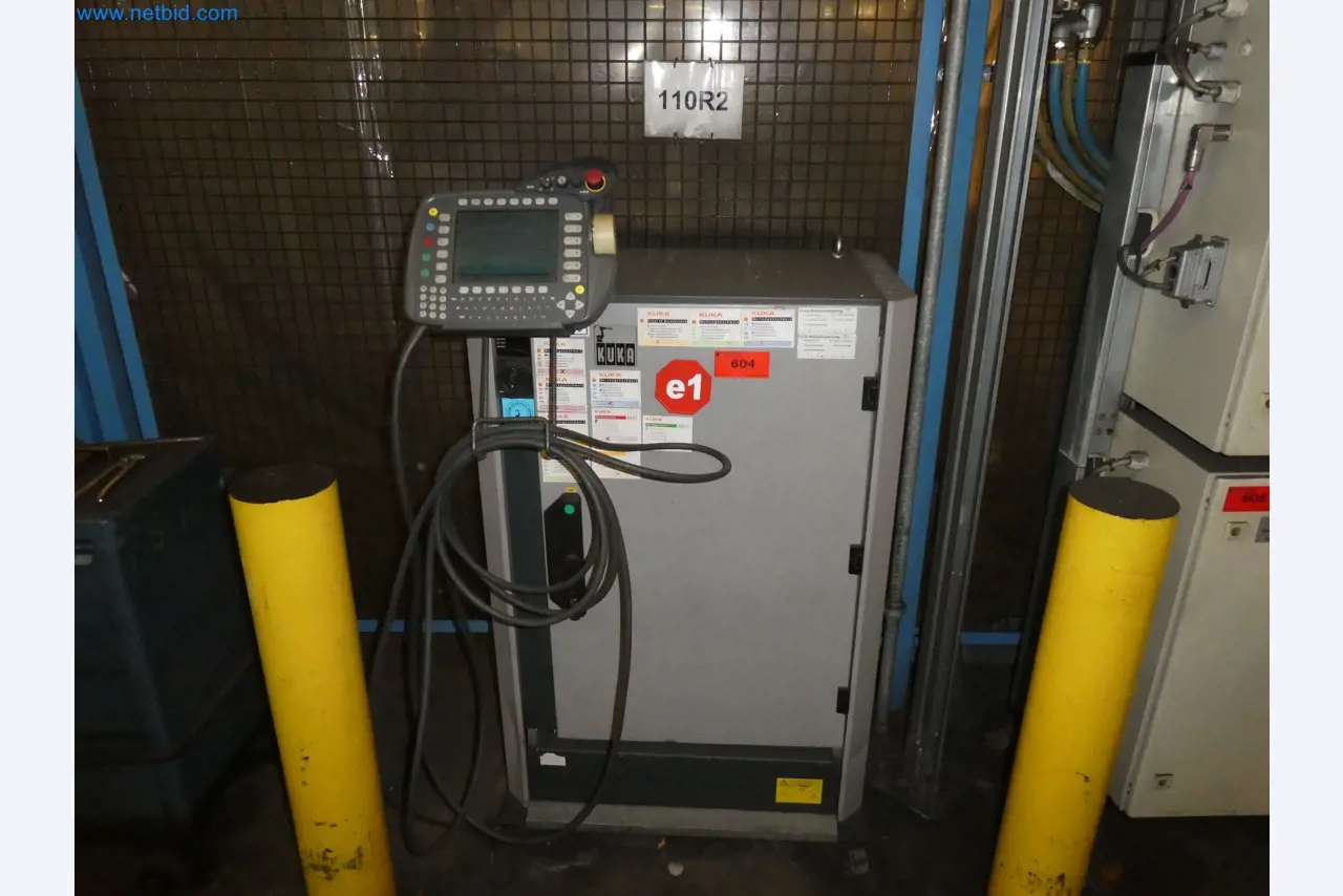 Robots, welding equipment and assembly accessories from the automotive industry-61