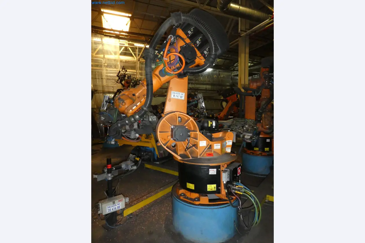 Robots, welding equipment and assembly accessories from the automotive industry-62