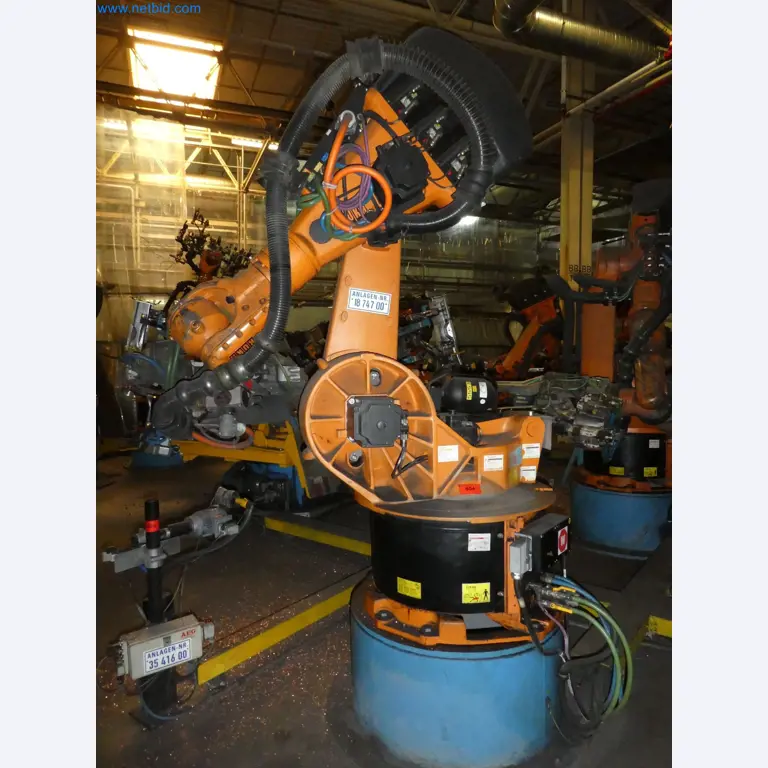 Robots, welding equipment and assembly accessories from the automotive industry-62