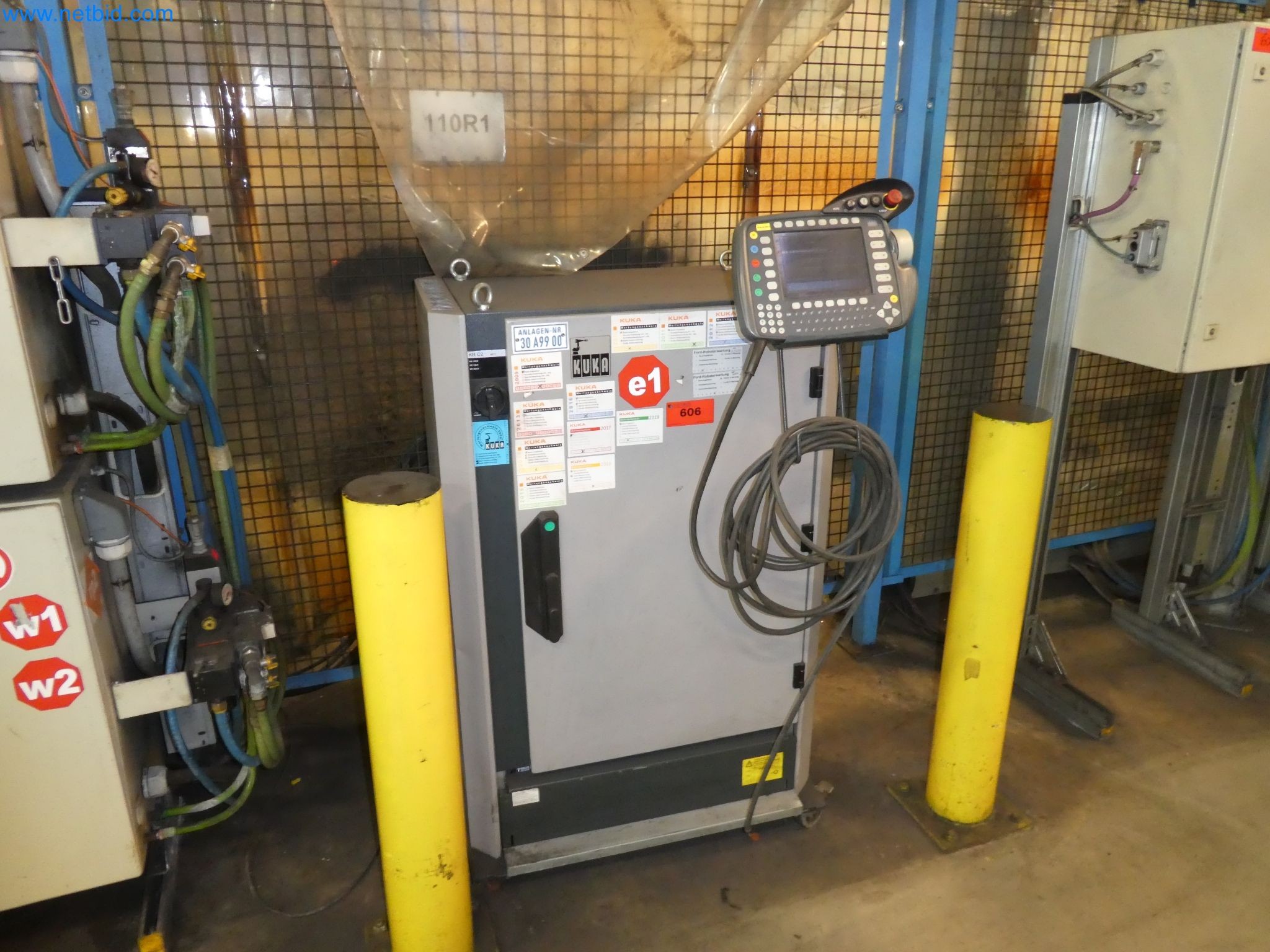 Robots, welding equipment and assembly accessories from the automotive industry-64