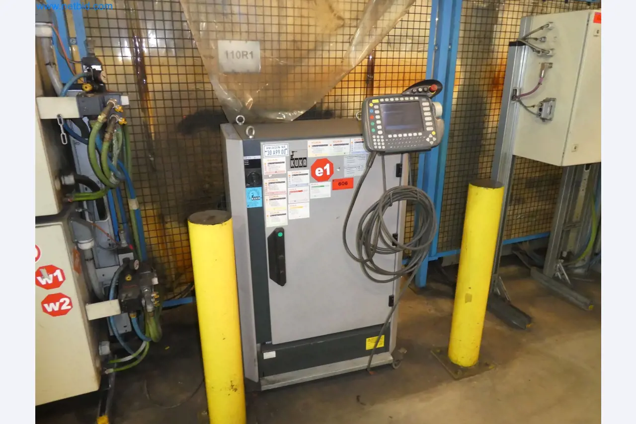 Robots, welding equipment and assembly accessories from the automotive industry-64