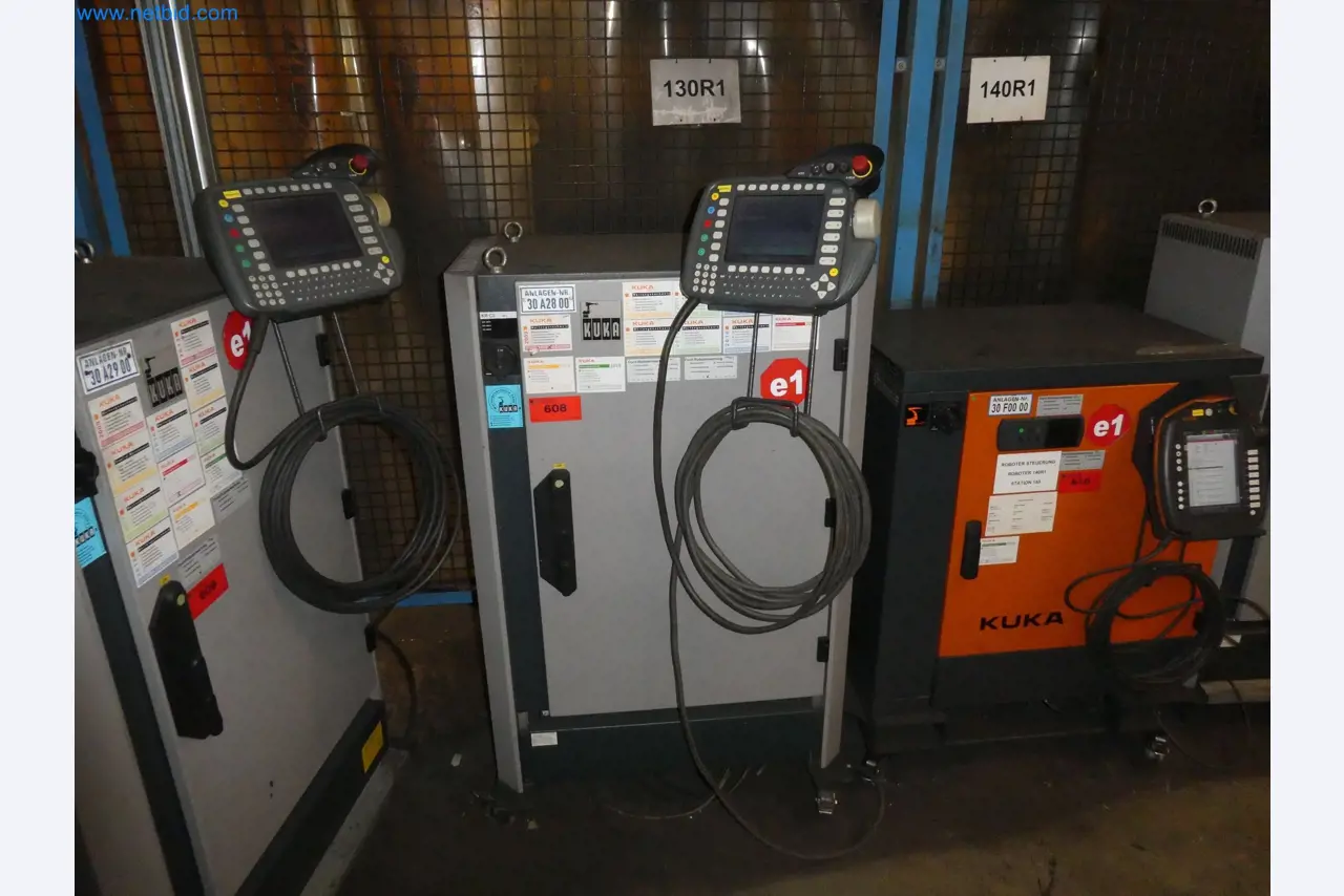 Robots, welding equipment and assembly accessories from the automotive industry-67