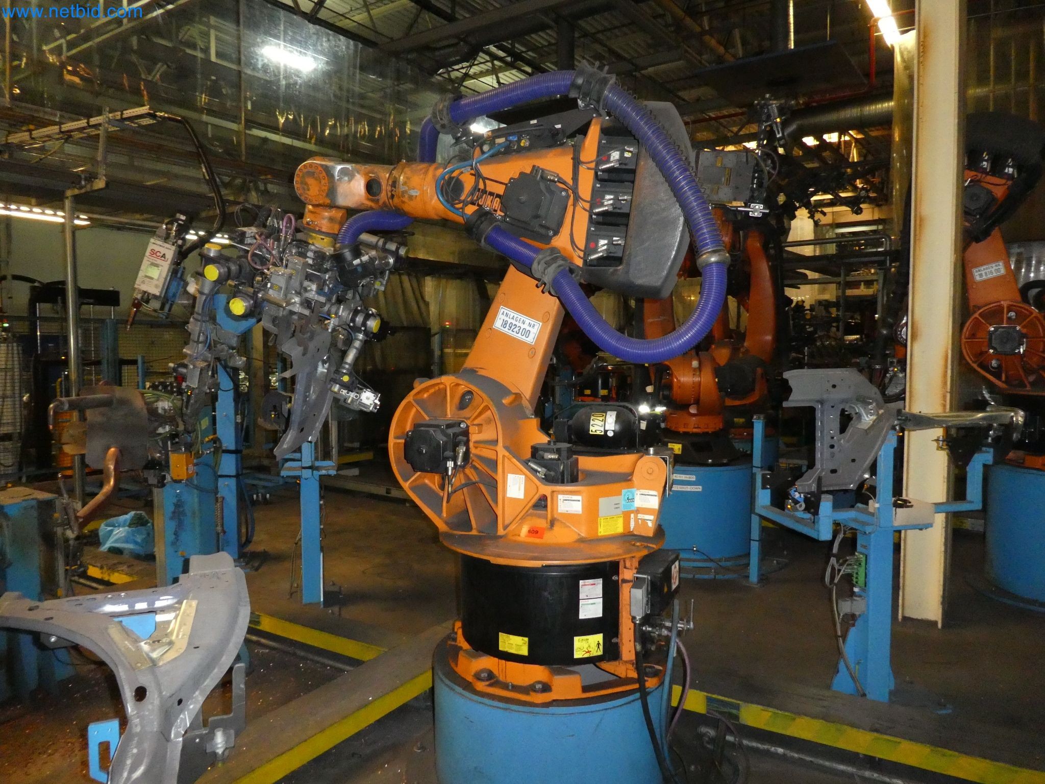 Robots, welding equipment and assembly accessories from the automotive industry-68