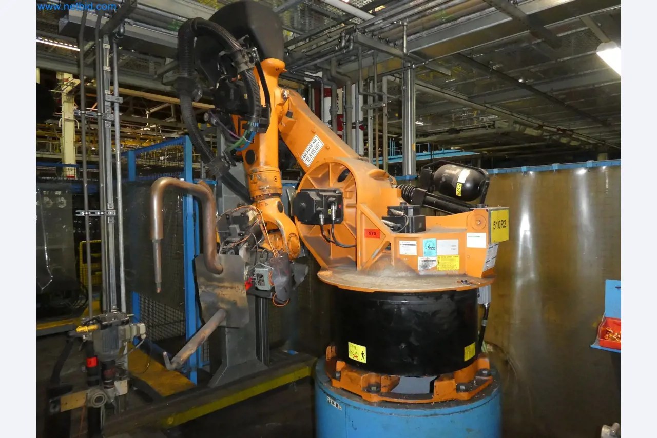 Robots, welding equipment and assembly accessories from the automotive industry-6