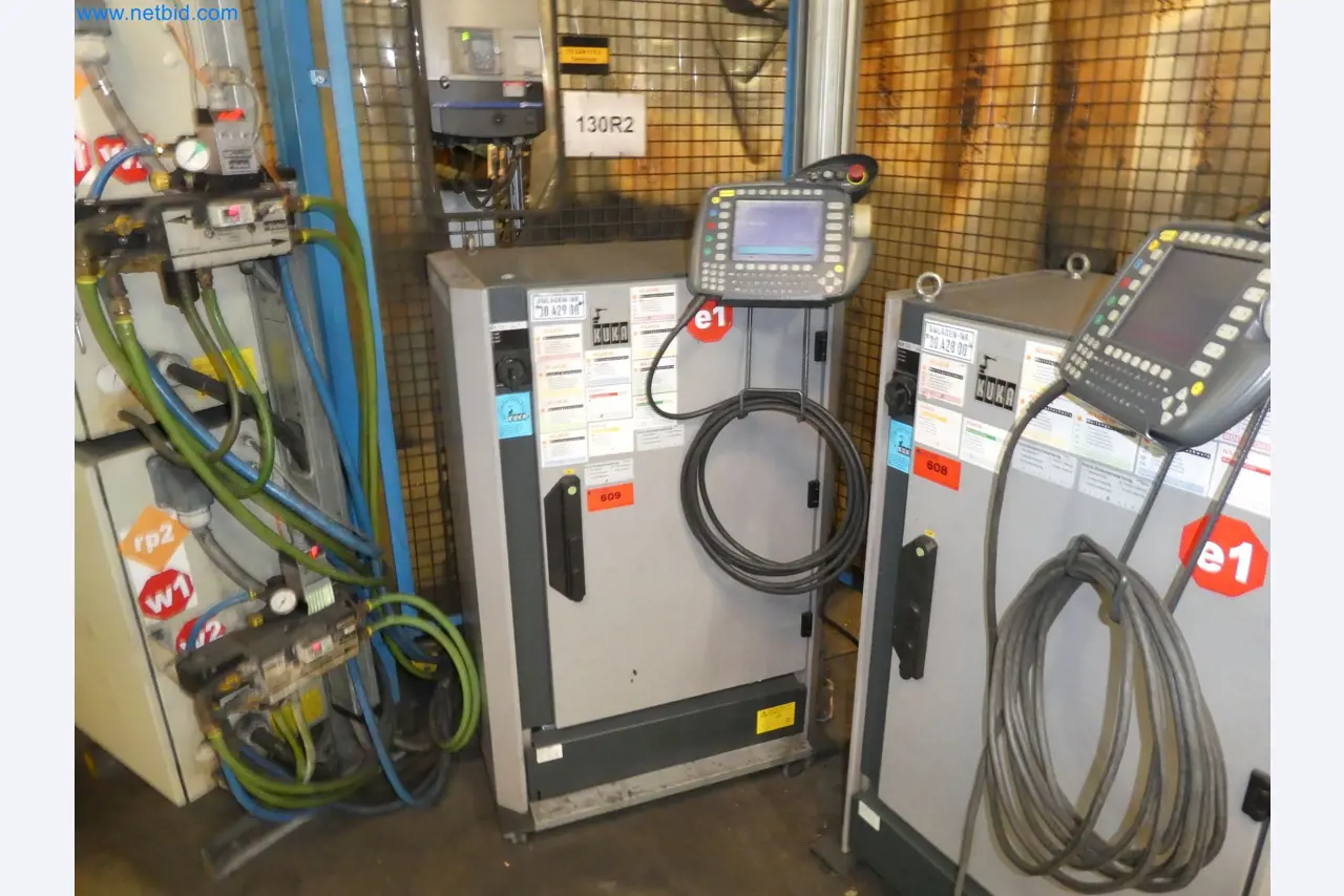 Robots, welding equipment and assembly accessories from the automotive industry-71