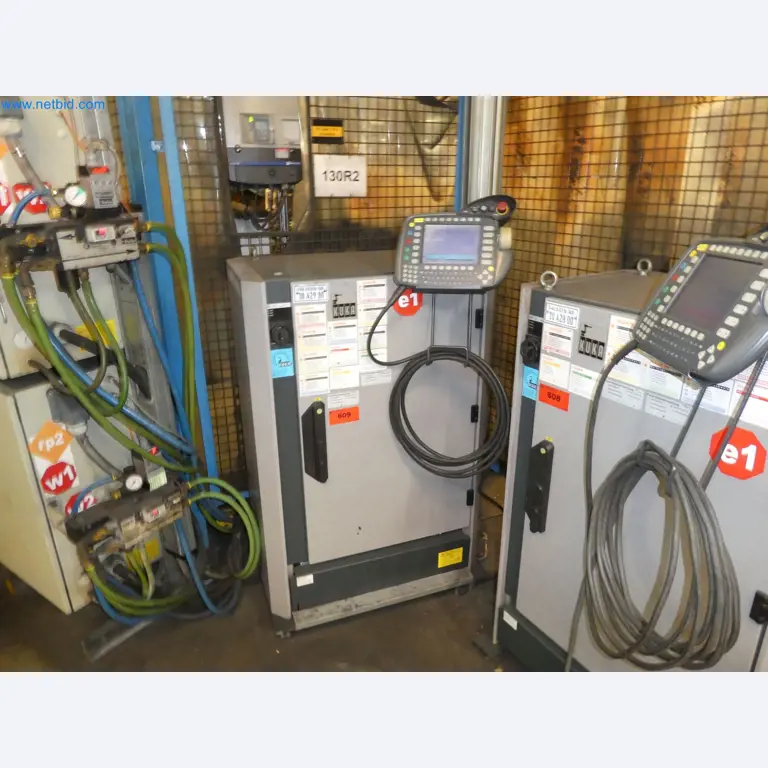 Robots, welding equipment and assembly accessories from the automotive industry-71