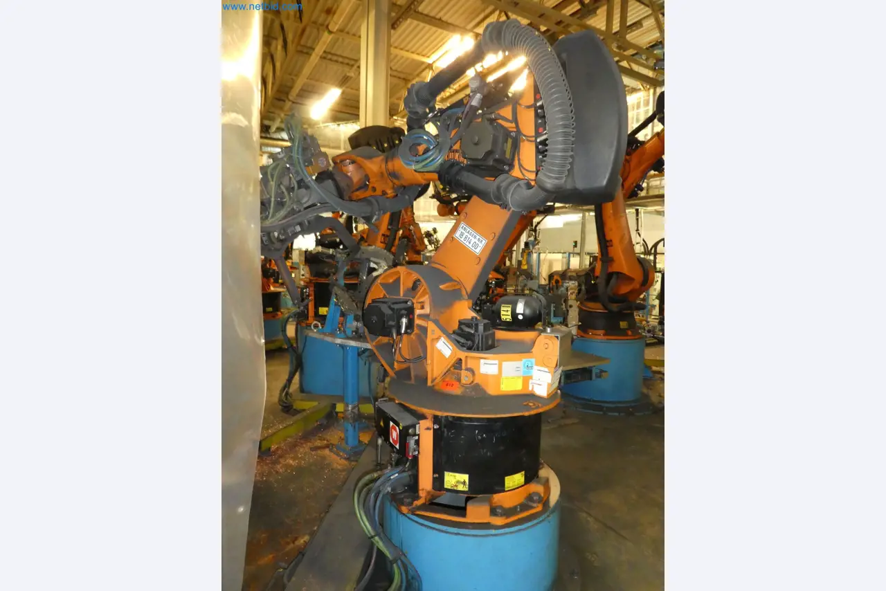 Robots, welding equipment and assembly accessories from the automotive industry-73