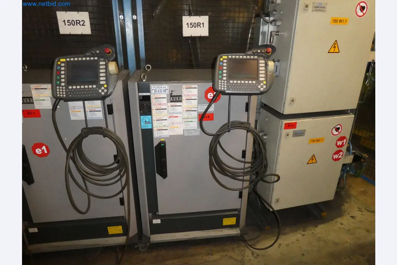 Robots, welding equipment and assembly accessories from the automotive industry-78