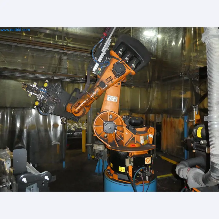 Robots, welding equipment and assembly accessories from the automotive industry-80