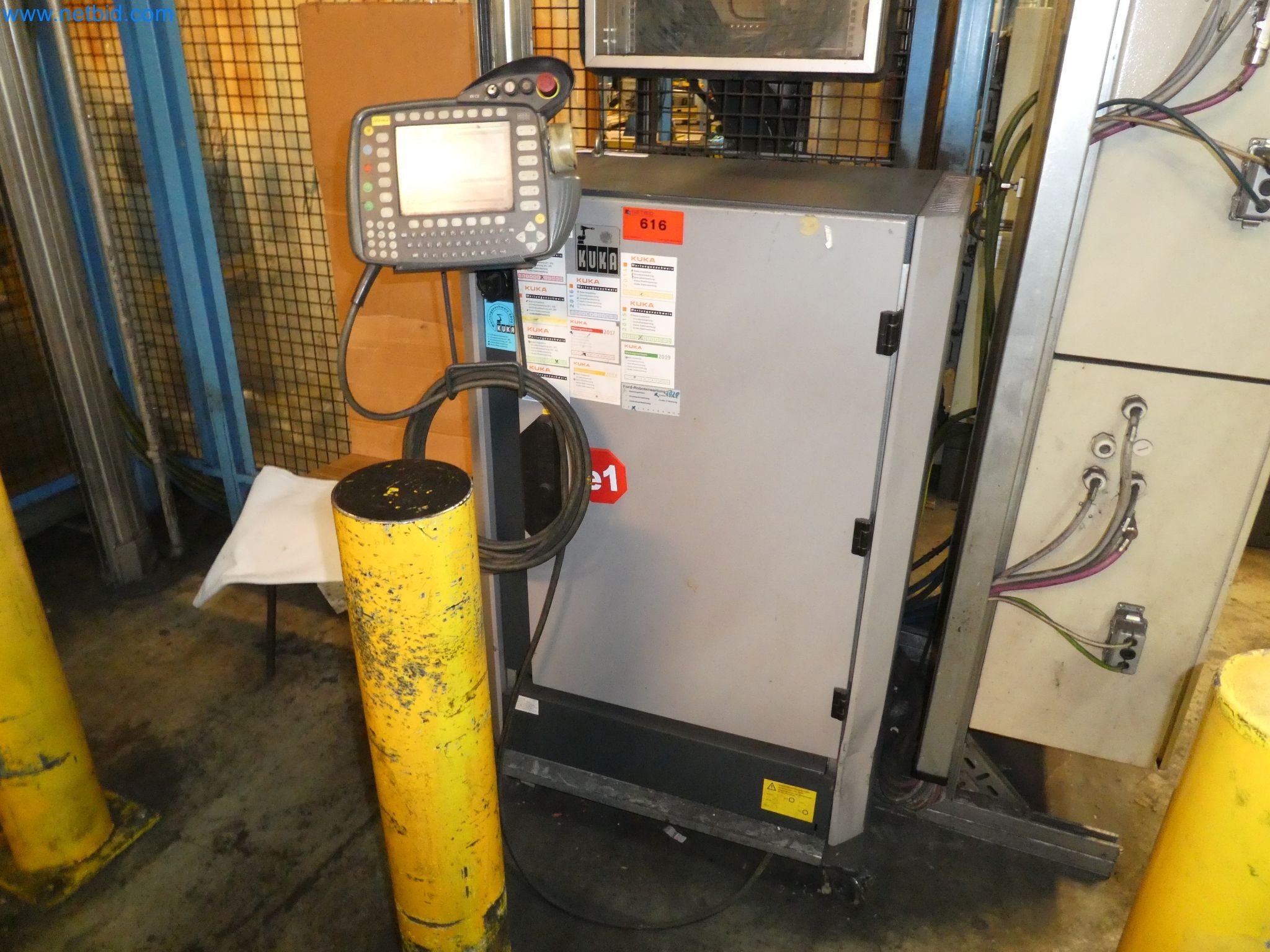 Robots, welding equipment and assembly accessories from the automotive industry-83