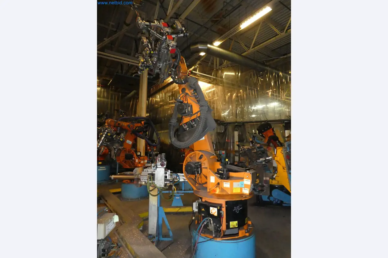 Robots, welding equipment and assembly accessories from the automotive industry-89