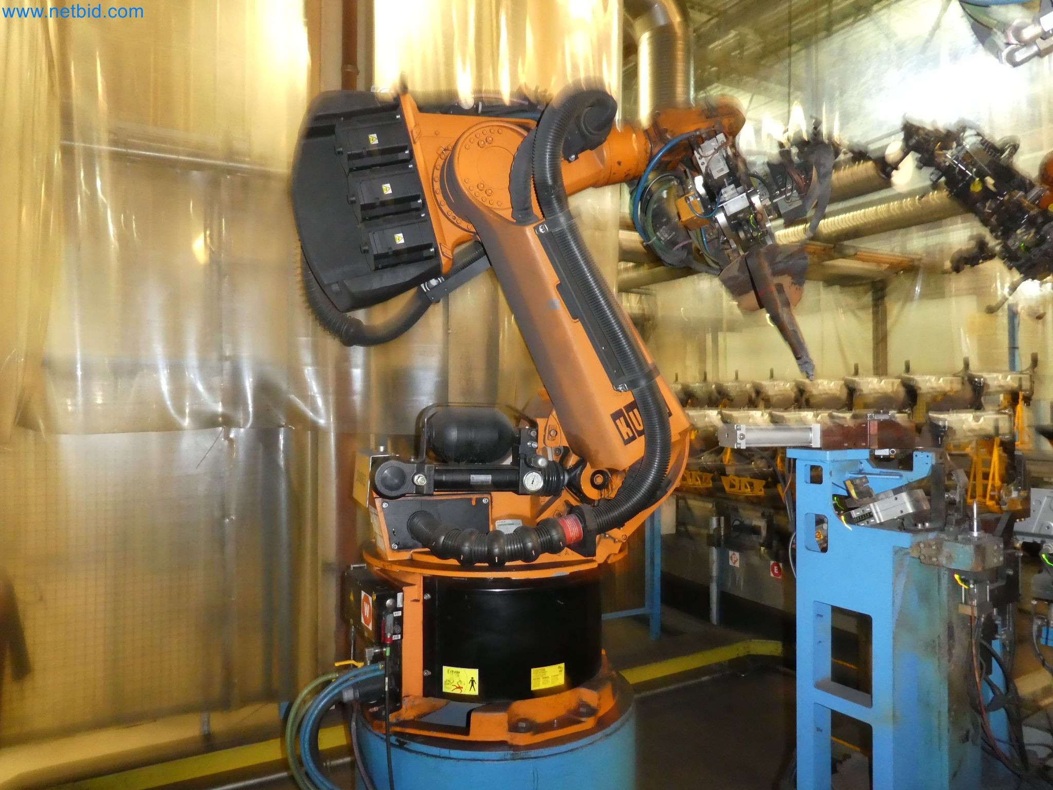 Robots, welding equipment and assembly accessories from the automotive industry-98