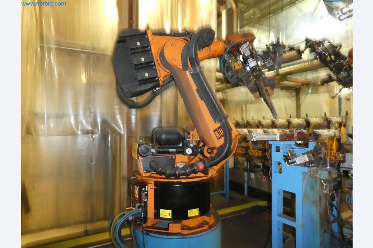 Robots, welding equipment and assembly accessories from the automotive industry-98
