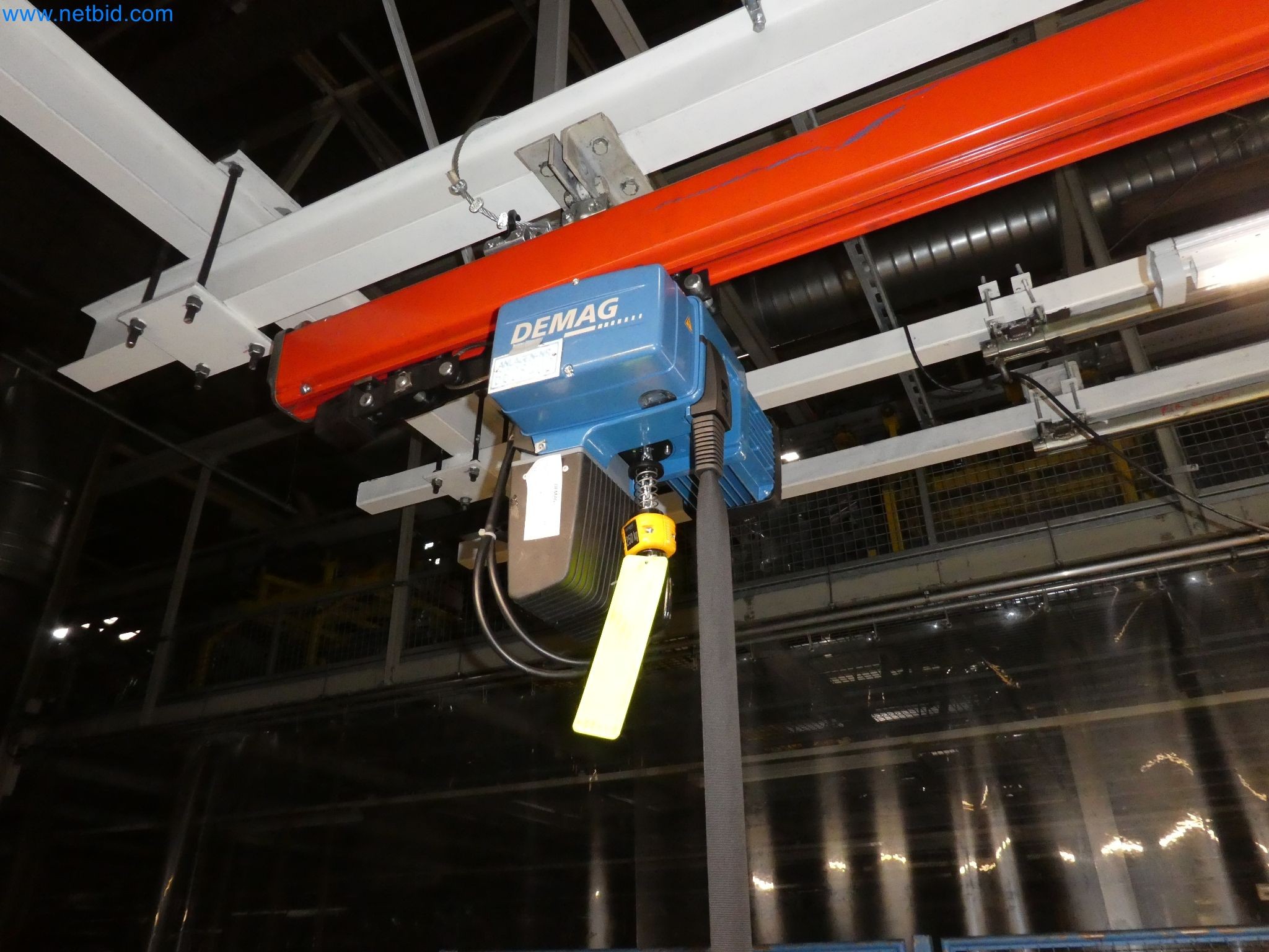 Robots, equipos de soldadura y accesorios de montaje de la industria del automóvil-10