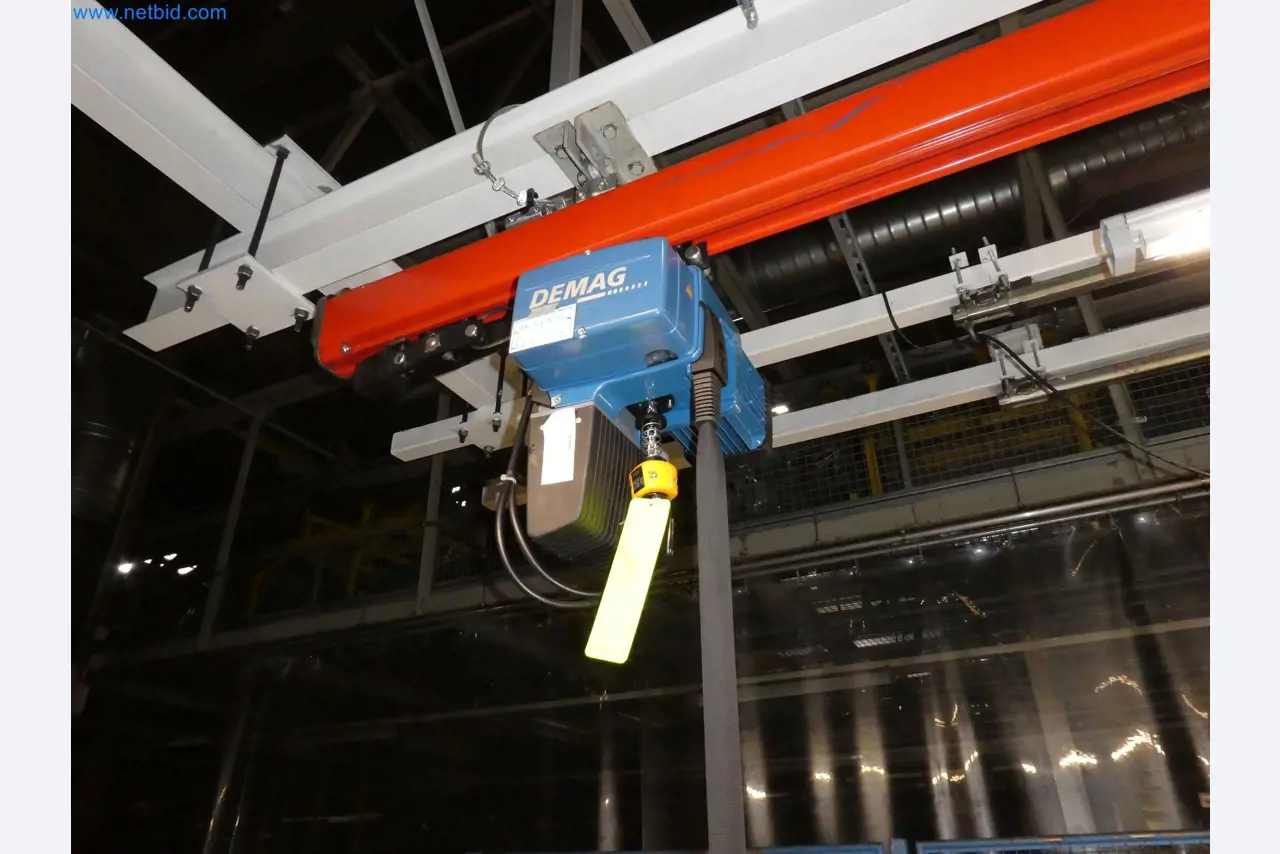 Robots, equipos de soldadura y accesorios de montaje de la industria del automóvil-10