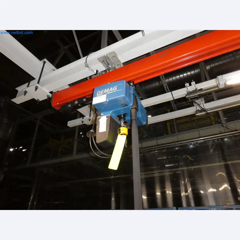 Robots, equipos de soldadura y accesorios de montaje de la industria del automóvil-10