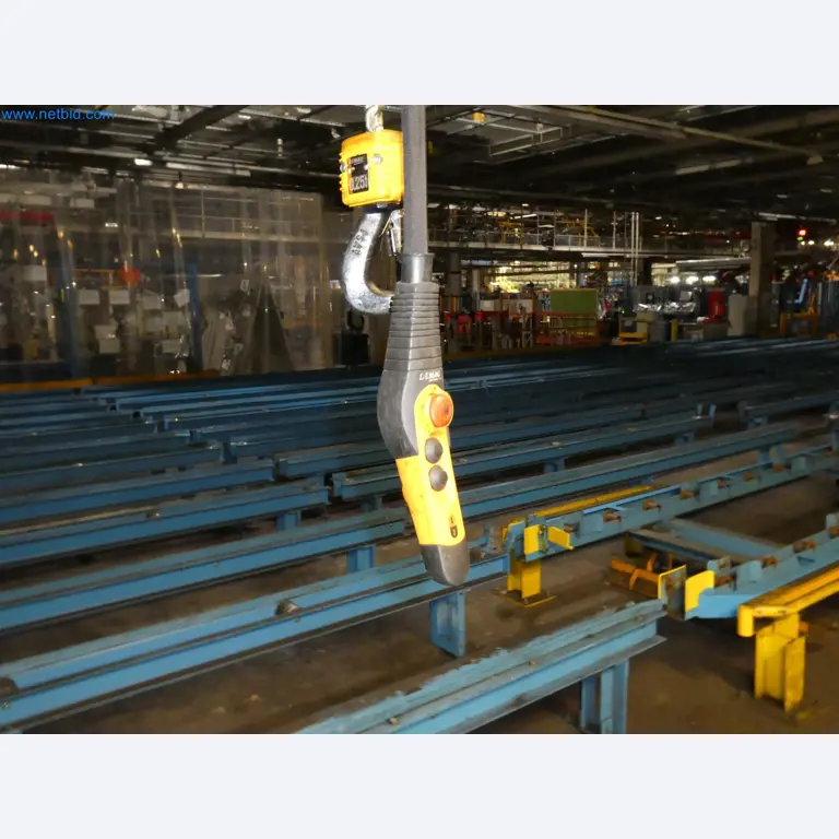 Robots, equipos de soldadura y accesorios de montaje de la industria del automóvil-11