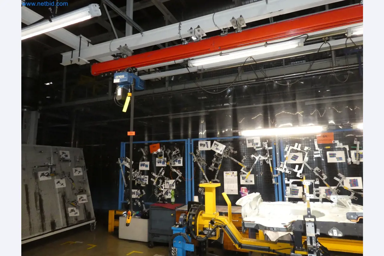 Robots, equipos de soldadura y accesorios de montaje de la industria del automóvil-12