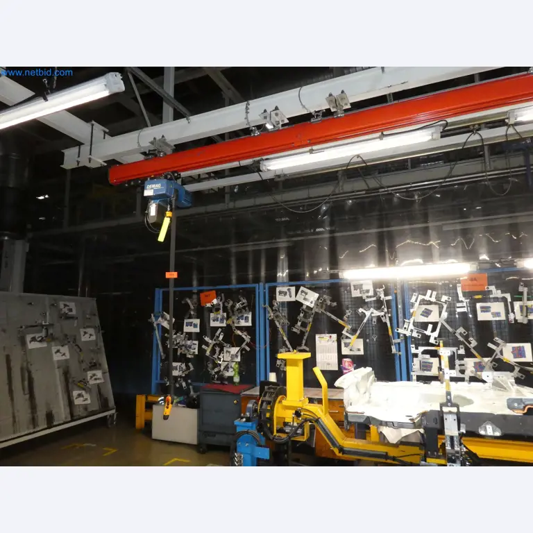 Robots, equipos de soldadura y accesorios de montaje de la industria del automóvil-12