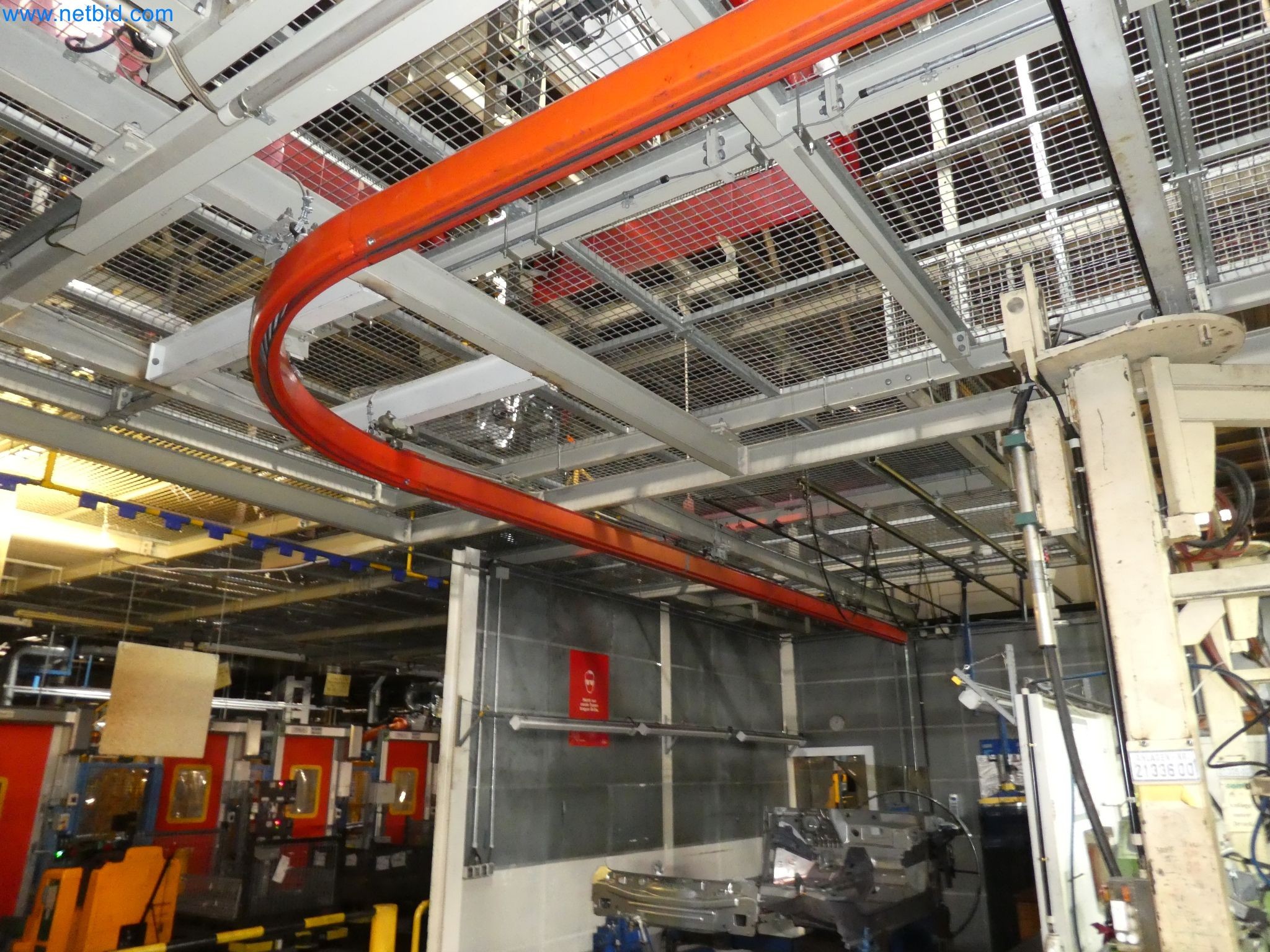 Robots, equipos de soldadura y accesorios de montaje de la industria del automóvil-13